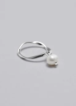 Bague à Pendentif Avec Une Perle