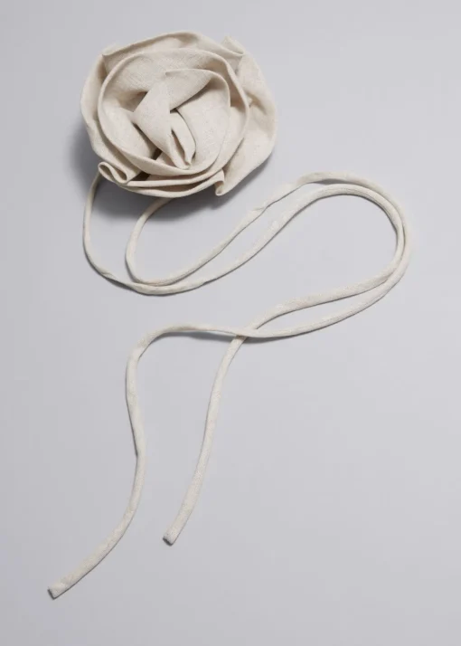 Collier Ras Du Cou à Grande Rose En Lin