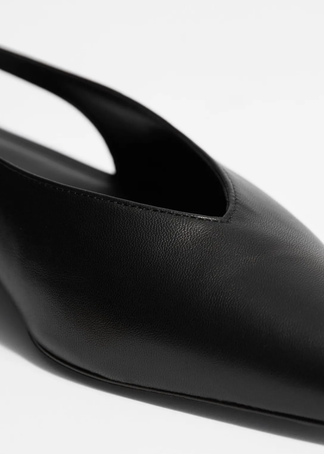 Escarpins à Bouts Pointus Et Bride Arrière