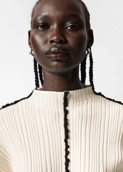 Pull Volanté à Maille Côtelée