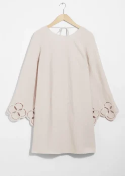 Robe Courte à Manches Larges