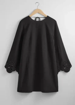 Robe Courte à Manches Larges