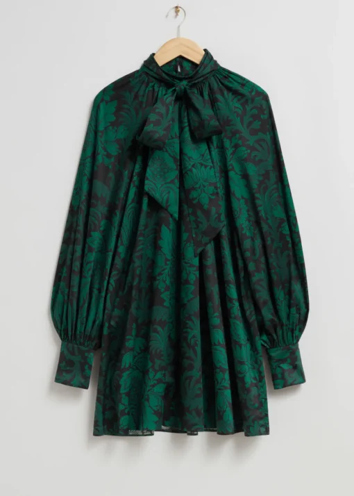 Robe Courte Avec Nœud